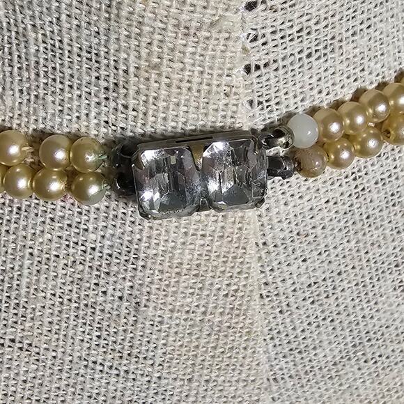 VINTAGE graduated glass pearls double strand with rhinestone clasp - Picture 5 of 7